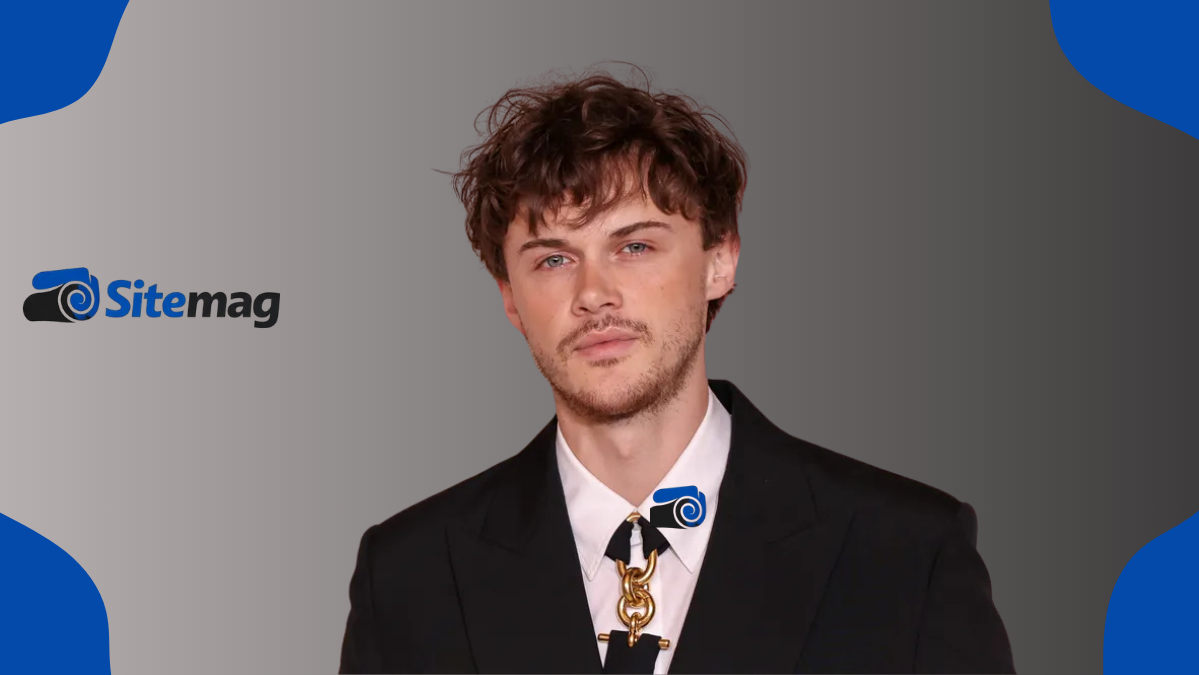 Christopher Briney Height